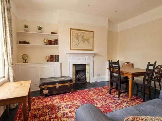 Flat for sale in Stockwell, Greater London