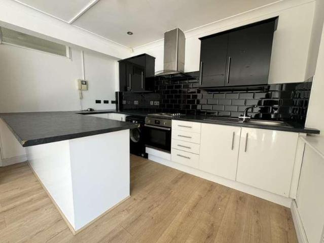 House for sale in Richmond Hill, West Yorkshire