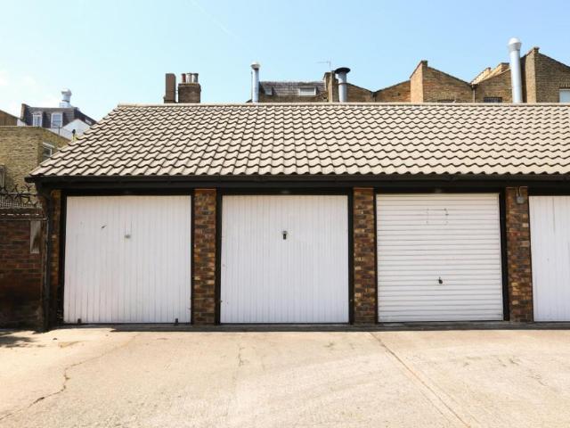 House for sale in Camberwell, Greater London