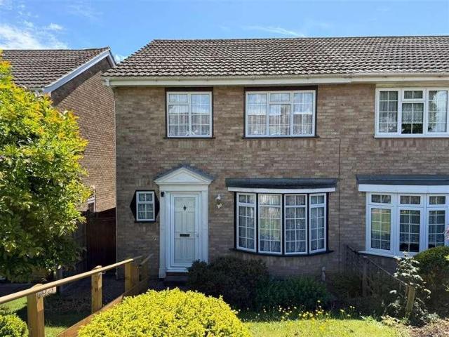 House for sale in Allington, Midway