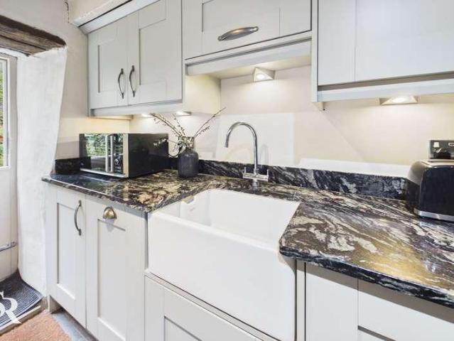 House for sale in Wash, Charlesworth