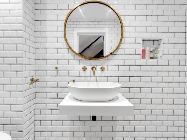 House for sale in Shacklewell, Greater London
