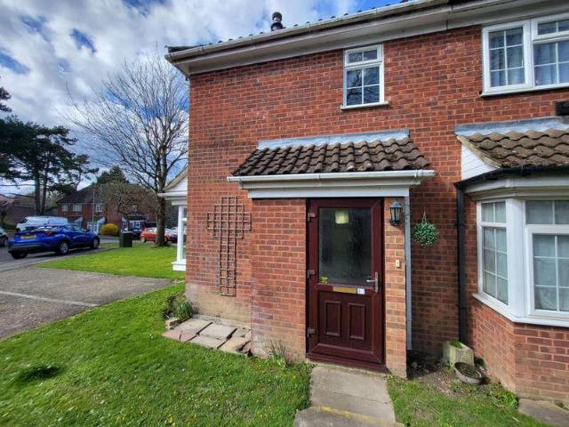 House for sale in Spring Park, Luton