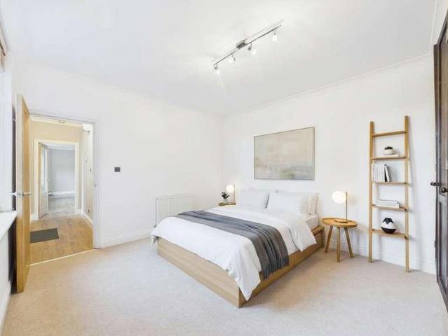 House for sale in Shooters Hill, Greater London