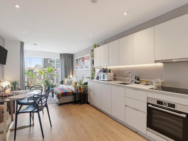 House for sale in Camberwell, Greater London