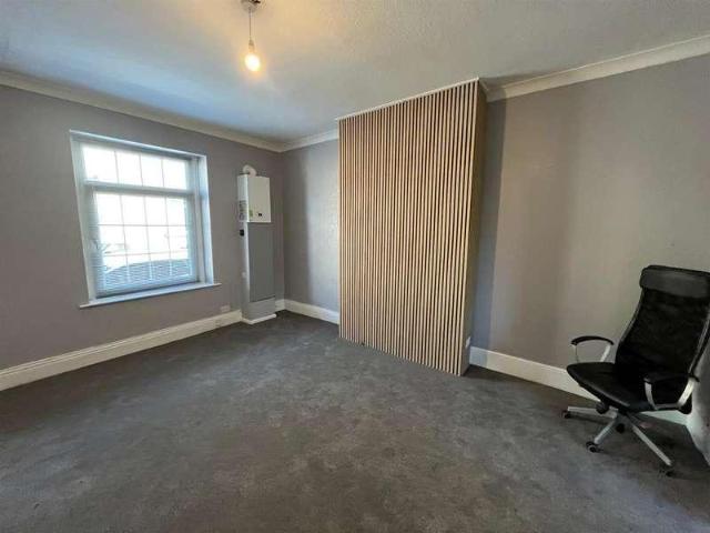 House for sale in Hillhouse, Almondbury