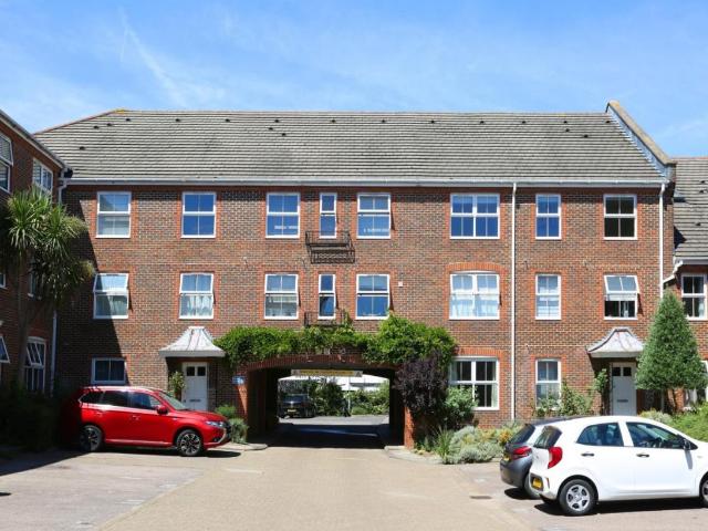Flat for sale in London Borough of Lewisham, Bell Green