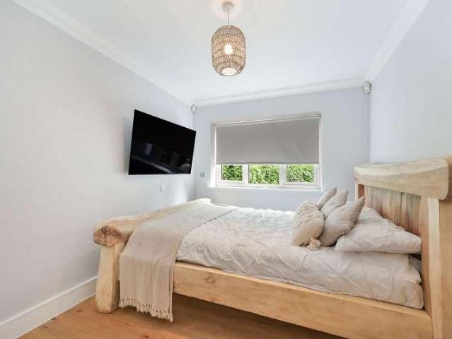 House for sale in Oxted, Hillview