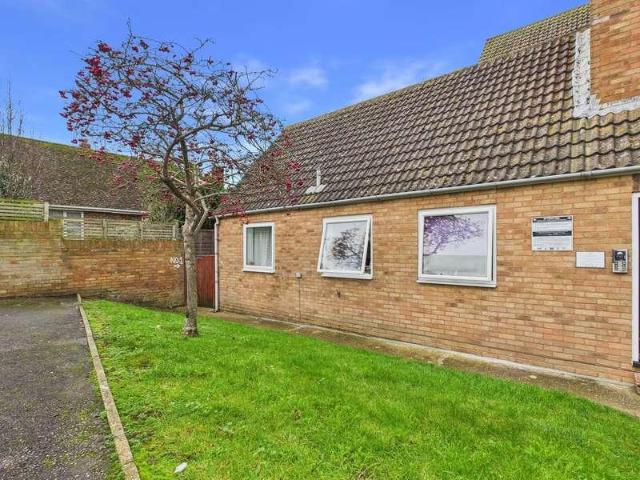 Flat for sale in Fishersgate, West Sussex