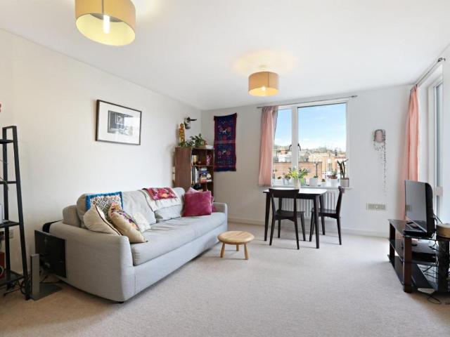 House for sale in London Borough of Lewisham, Forest Hill