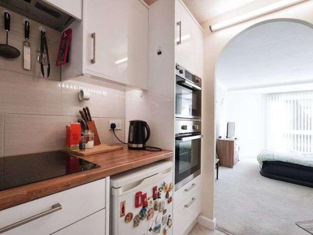 House for sale in Folkestone, Lynwood