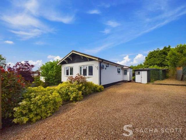 House for sale in Box Hill Village, Pachesham Park