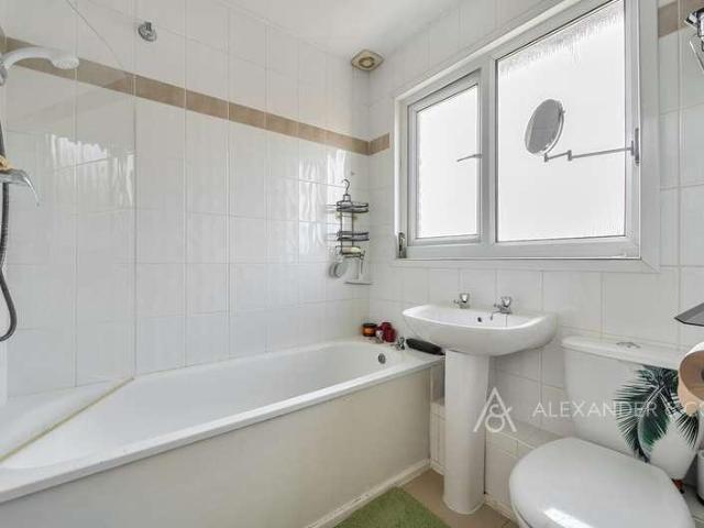 House for sale in Woodside Estate, Houghton Regis