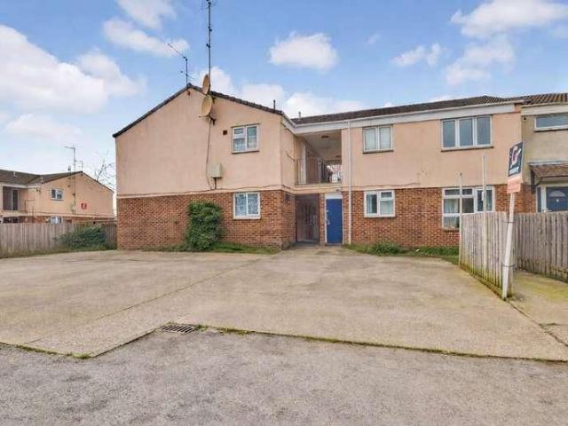 Flat for sale in Slough