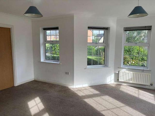 Flat for sale in Lindley, West Yorkshire