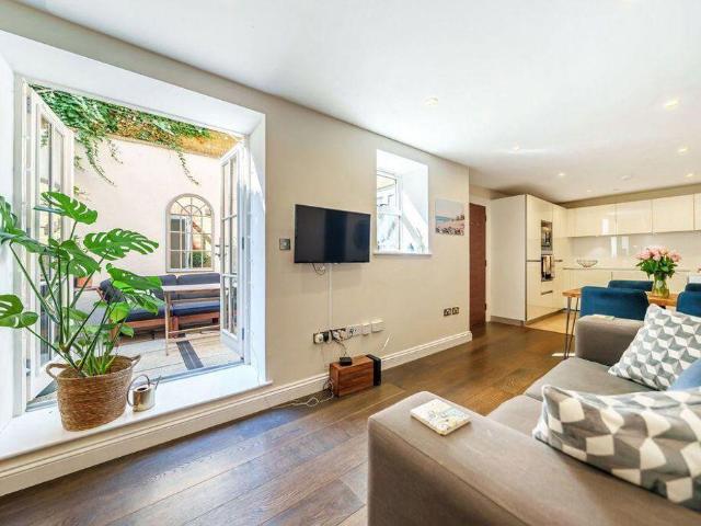 House for sale in London Borough of Richmond upon Thames, Greater London