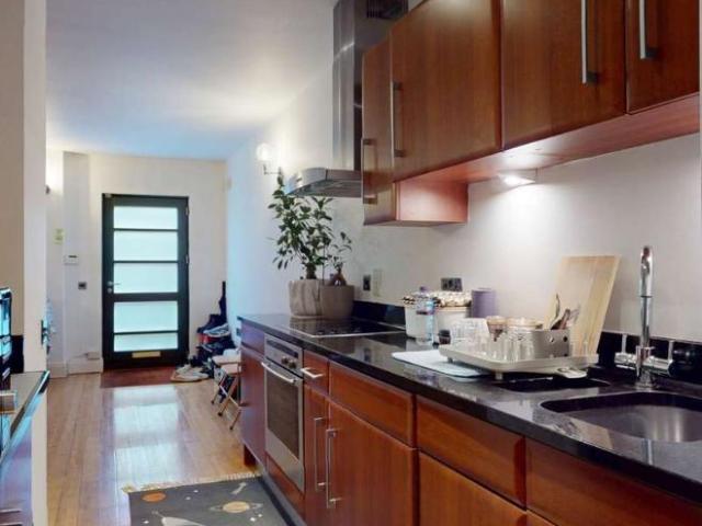 House for sale in Isleworth, Spring Grove
