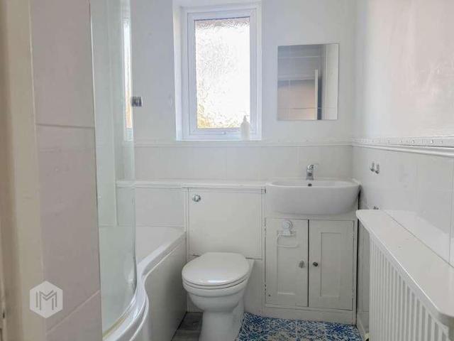 House for sale in Bradshaw, Lee Bank