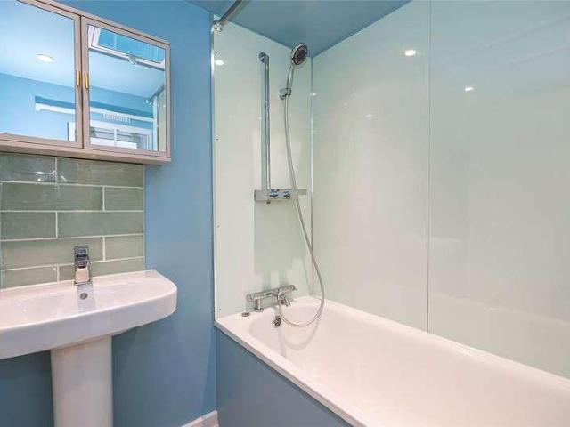 House for sale in Muswell Hill, Greater London