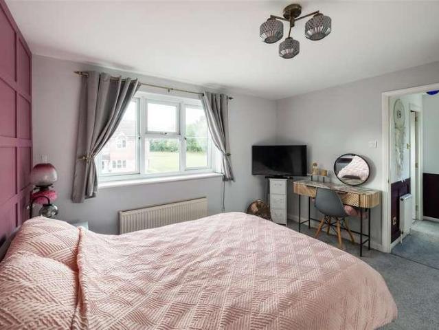 House for sale in Burstow, Hillview