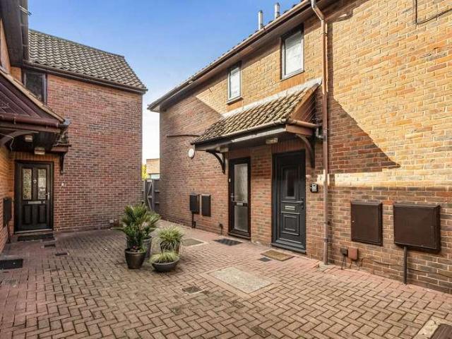 House for sale in Emmbrook, Wokingham