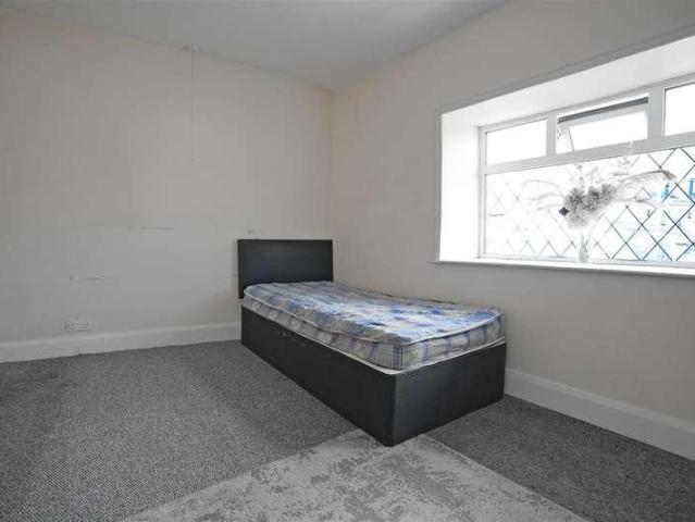 House for sale in Halifax, Ovenden