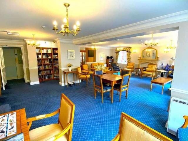 House for sale in Hillview, Surrey