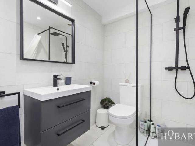House for sale in Stroud Green, Greater London