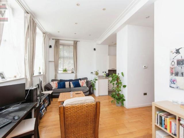 House for sale in London Borough of Hounslow, Spring Grove