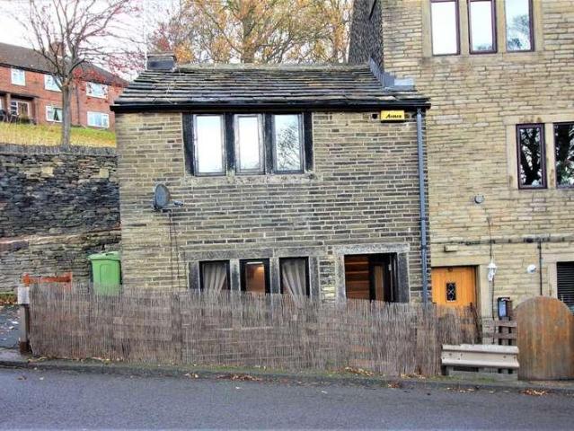 House for sale in Holmfirth, Calmlands