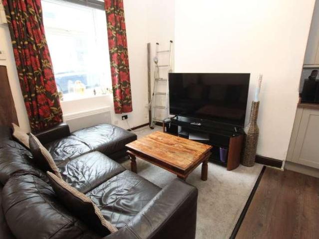 House for sale in Smallbridge, Burnedge