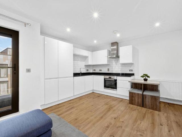 House for sale in London Borough of Merton, South Wimbledon
