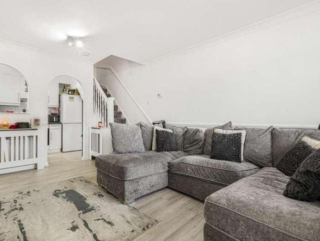 House for sale in Chatterton Village, Greater London