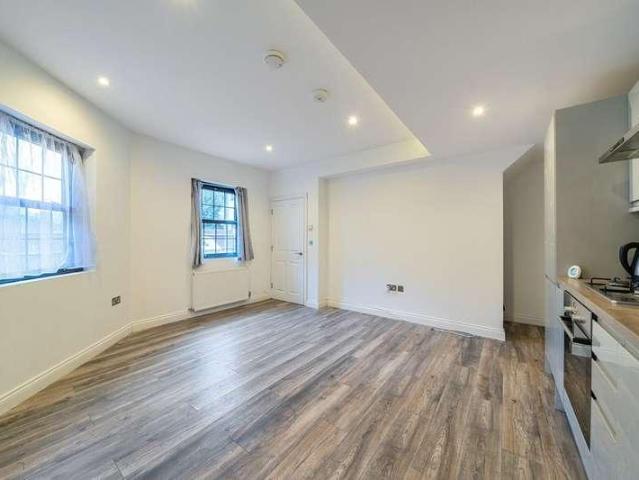 House for sale in Ickenham, Greater London