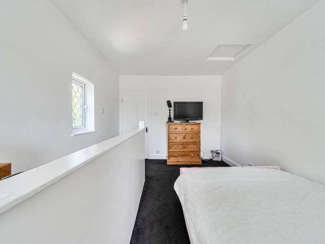 House for sale in London Borough of Merton, Mitcham