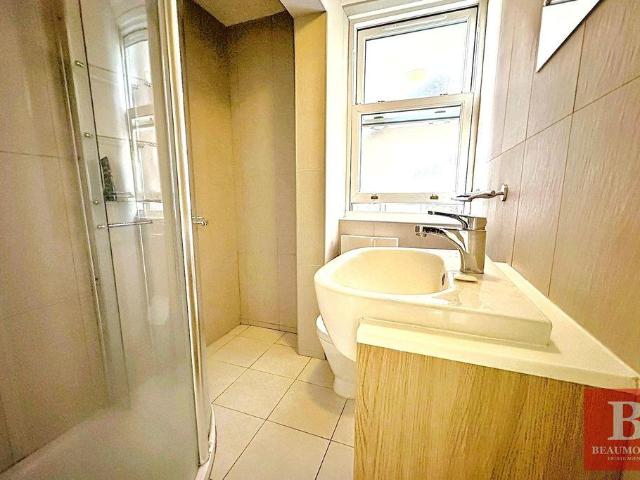 House for sale in Round Hill, Brighton & Hove