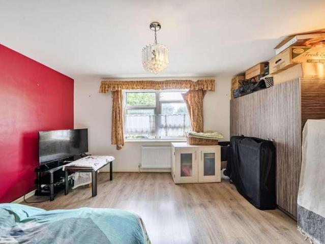 House for sale in Yeading, Greater London