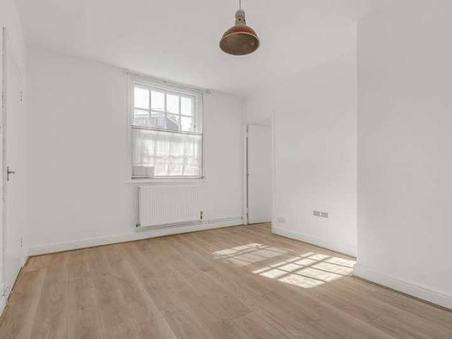 House for sale in Stepney, Greater London