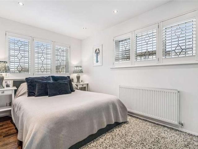 House for sale in Summerstown, Greater London