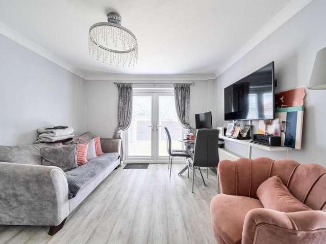 House for sale in Batchworth, Hertfordshire