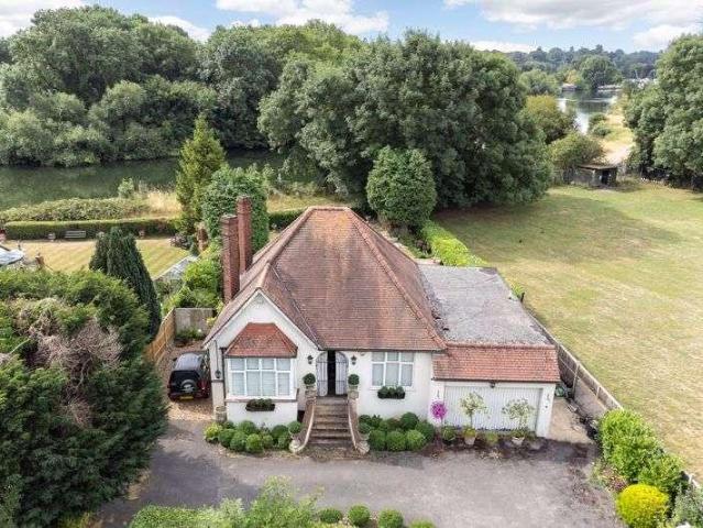 House for sale in Lower Halliford, Surrey