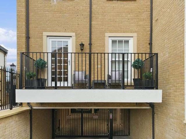 House for sale in Navestock Side, Essex