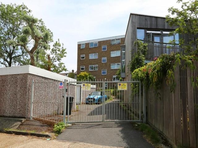 House for sale in London Borough of Lewisham, Forest Hill