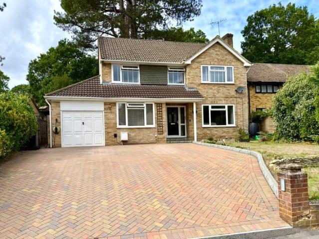 House for sale in Old Dean, Heol-las
