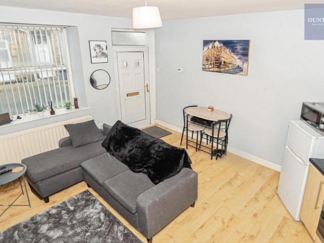 House for sale in Farsley, West Yorkshire