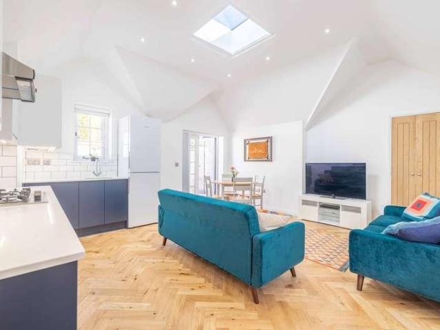 House for sale in Denham, Gerrards Cross and Chalfonts Community Board, Buckinghamshire