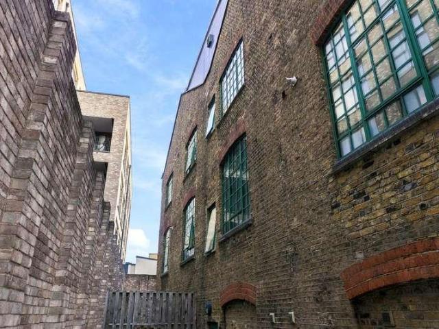House for sale in Old Ford, Greater London