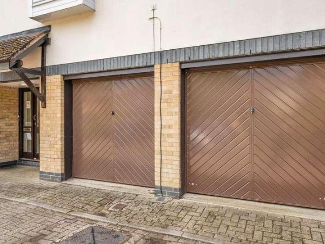 House for sale in Goldsworth Park, Woking