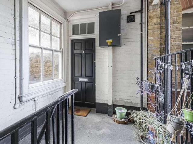 House for sale in Brierly Gardens, Bethnal Green