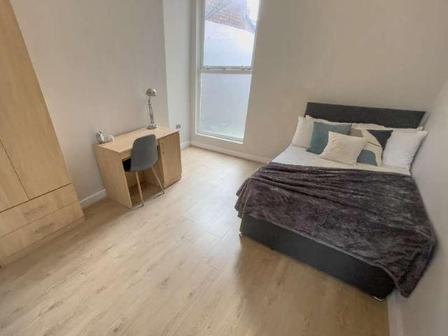 Apartment for rent in Elm Park, Calderstones